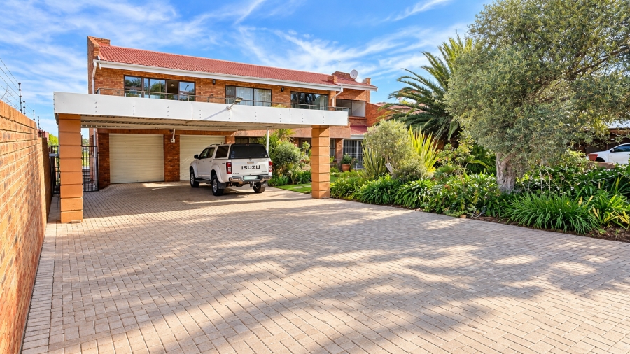 7 Bedroom Property for Sale in Heuwelsig Free State
